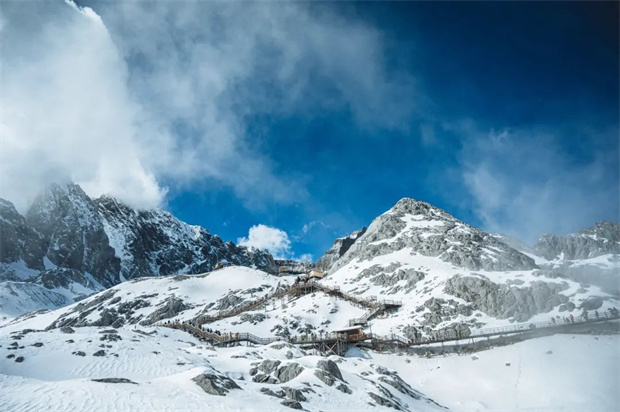 云南旅游,云南旅行社,云南團(tuán)建公司,云南會議公司,云南策劃公司,麗江旅游,麗江旅行社,麗江團(tuán)建公司,麗江會議公司：踏春，當(dāng)然玉龍雪山！
